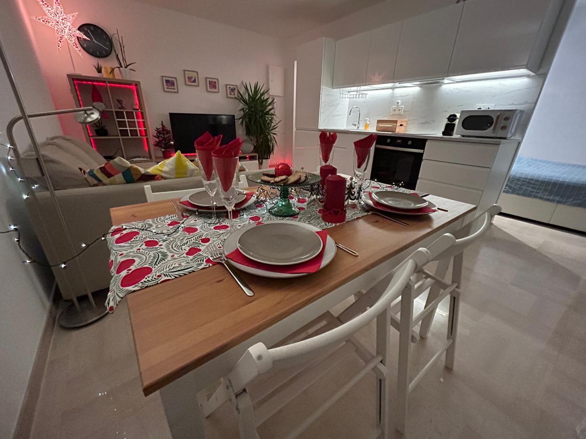 Cozy 1 Bedroom Juan-les-pins - Walk To Beaches, Restaurants, Old Town * Antibes