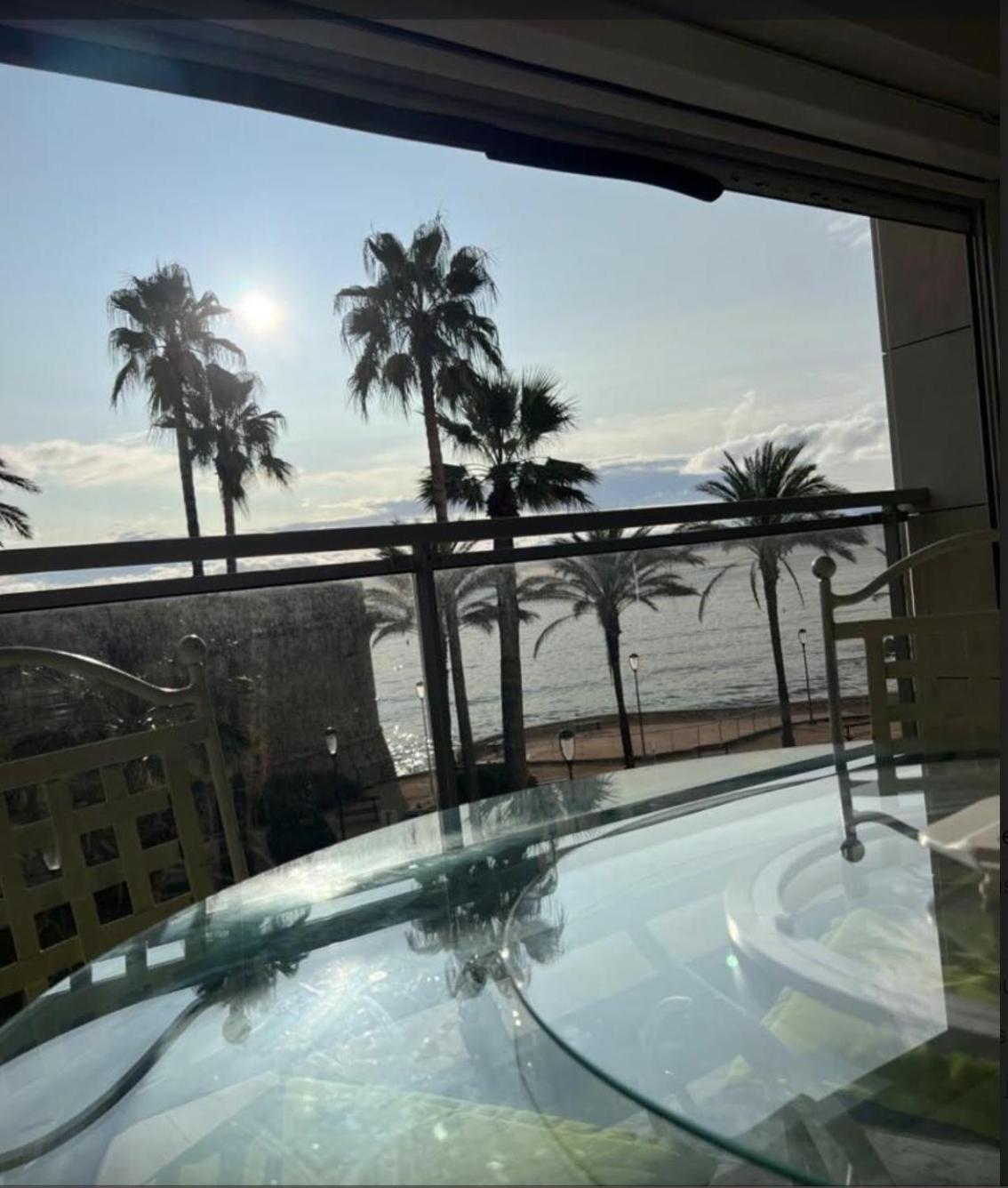 Vue Et Remparts. Entre Vieille Et Plages * Antibes