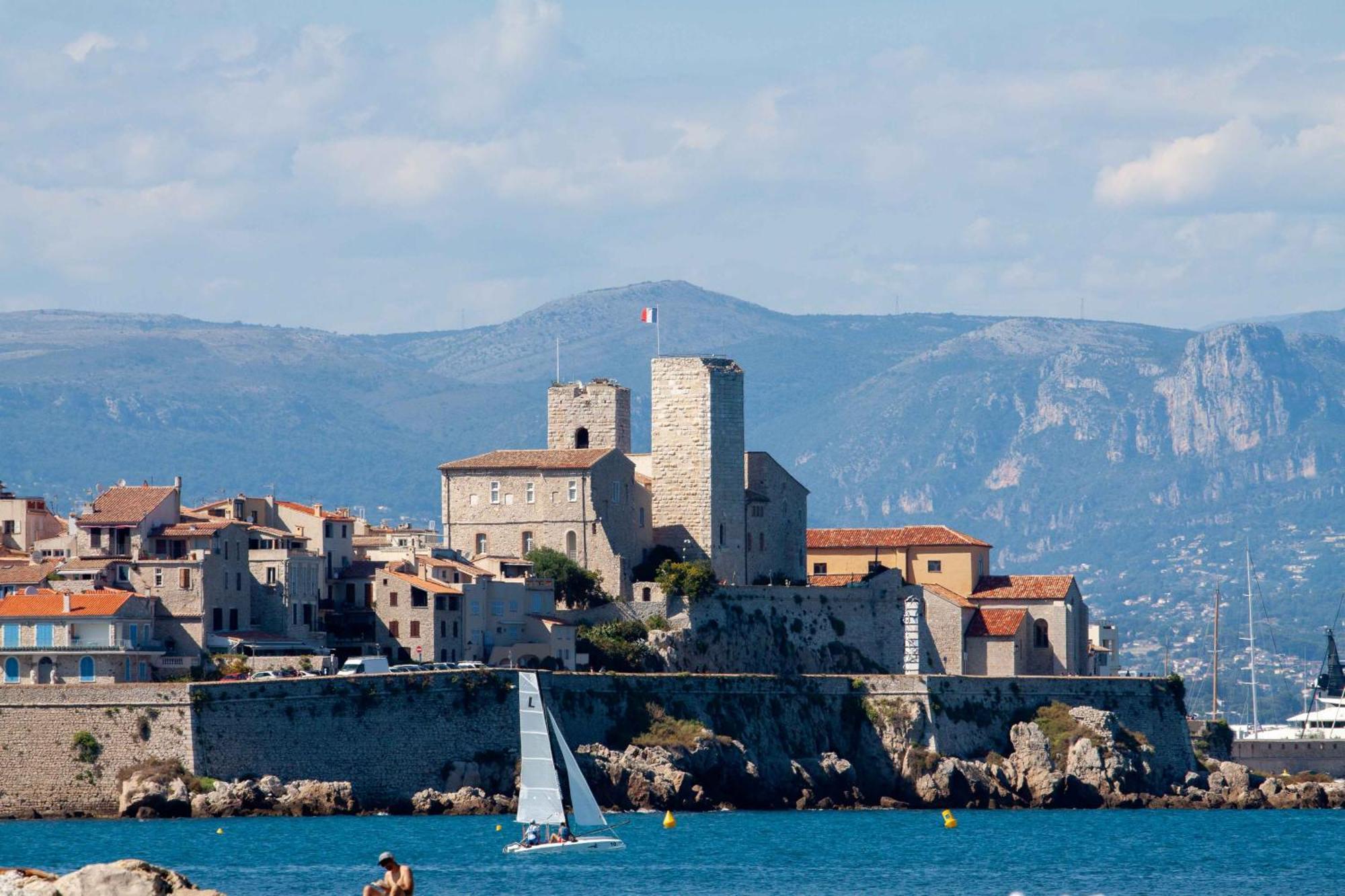 Modern In The Heart Of Cap D'antibes Apartment