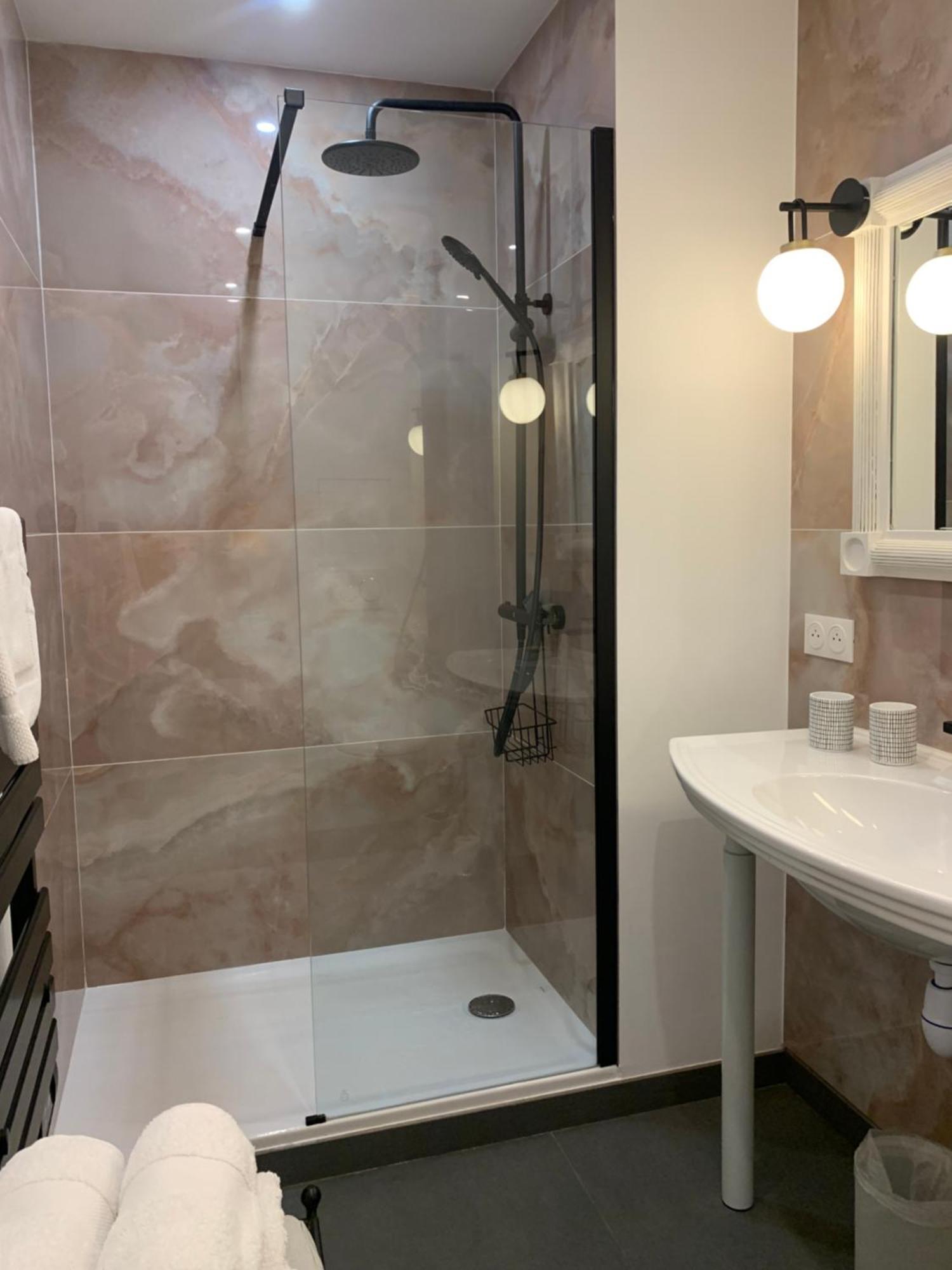 Lumineux 2 Pièces Vieil Appartement *