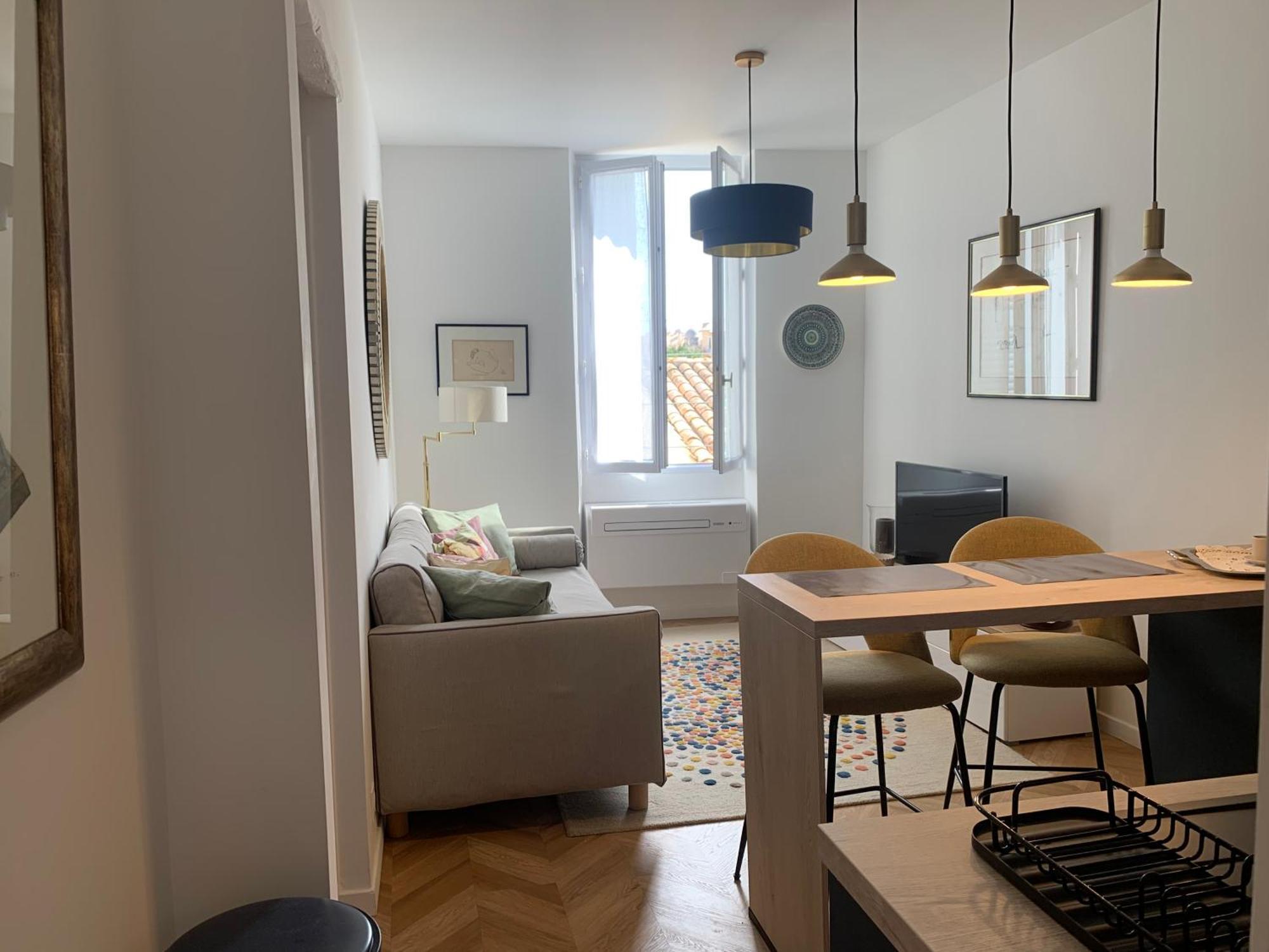 Lumineux 2 Pièces Vieil Appartement Antibes