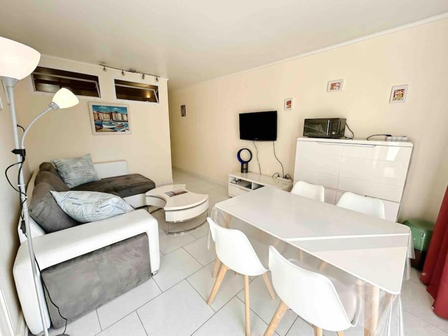 Apartment Le Roi Soleil : 2 Prs Vue Mer, 300 M Plages