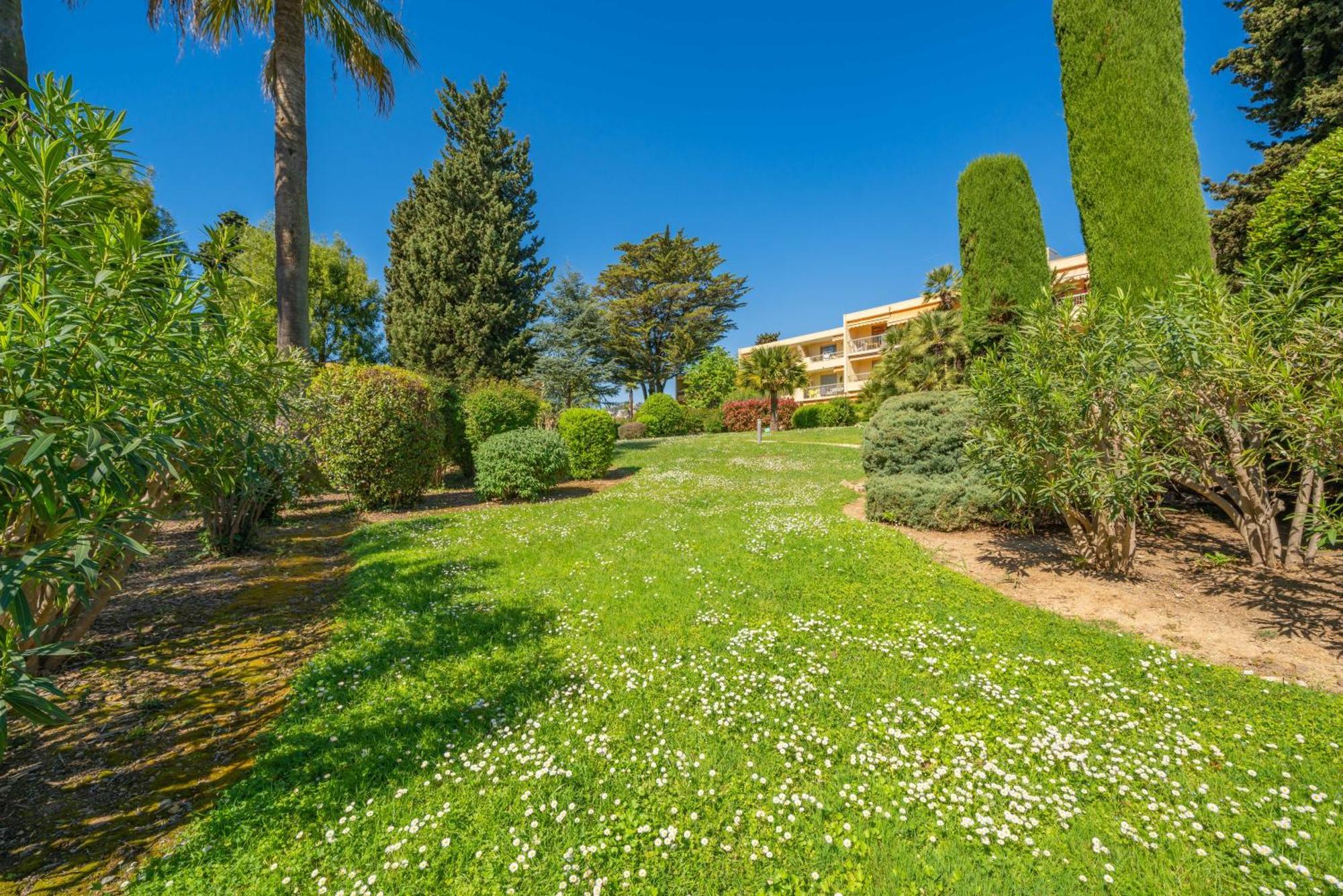 Spacious At A 5 Min Walk From The Apartment Antibes