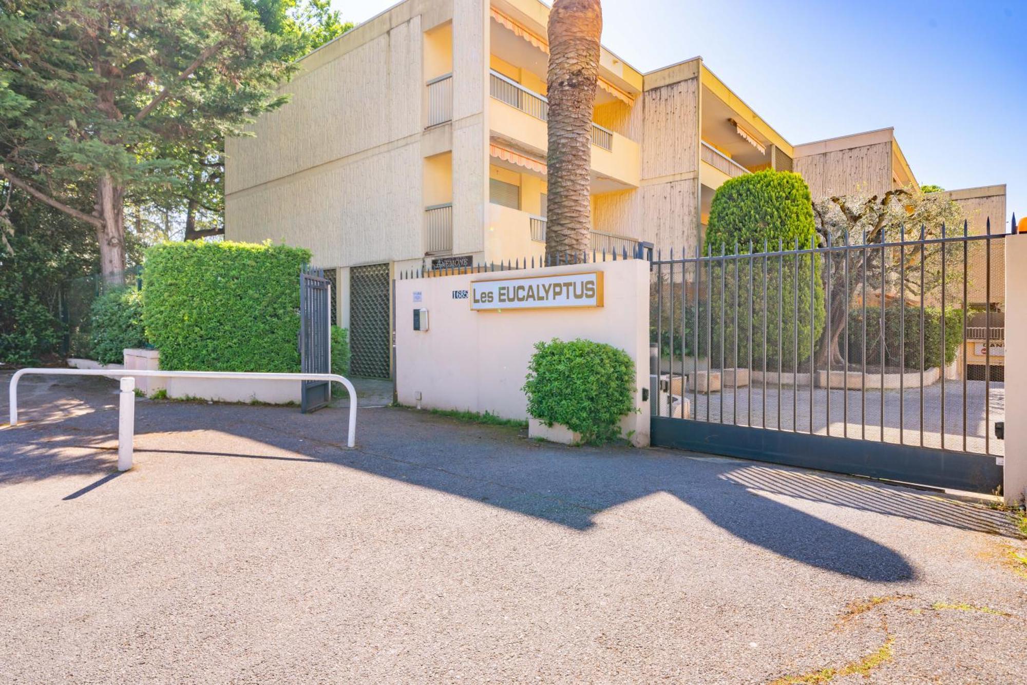 Spacious At A 5 Min Walk From The