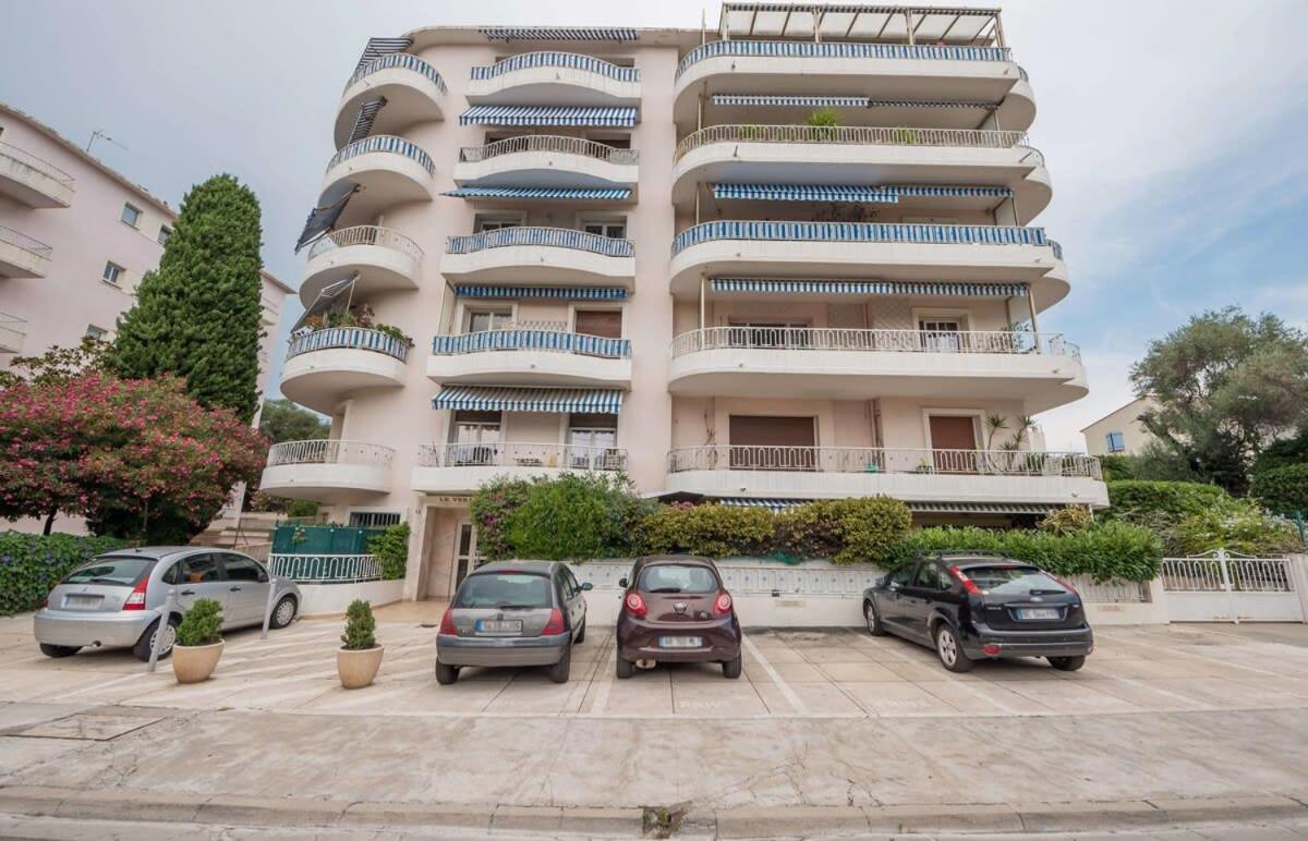 Apartment A027 - Moderne - Pres De La *