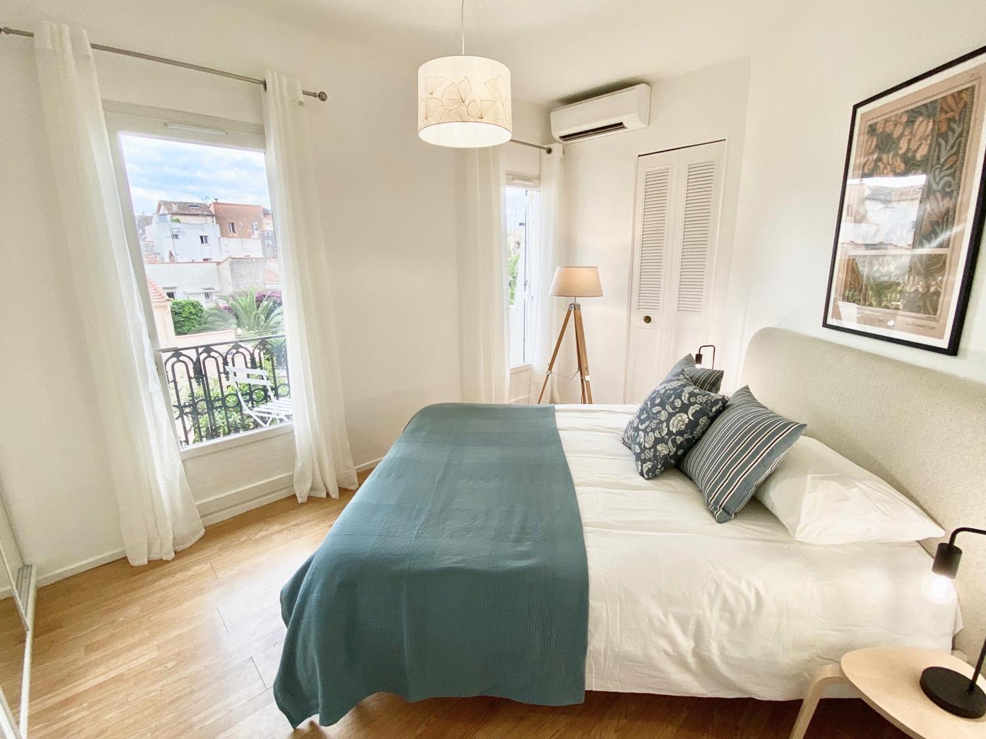 Apartment Le Guillaumont - Amazing 2-bedroom In The Old Town -stayinantibes