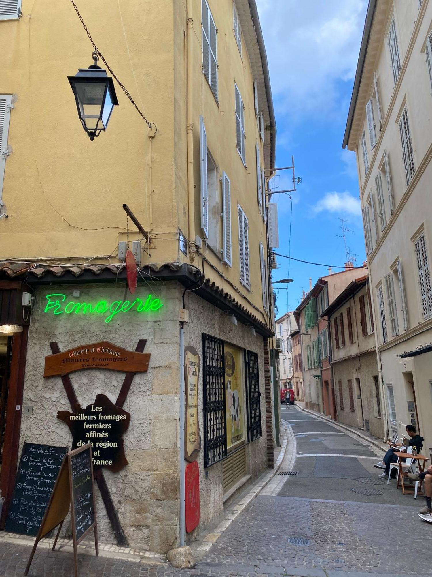 Le Guillaumont - Amazing 2-bedroom In The Old Town -stayinantibes Apartment