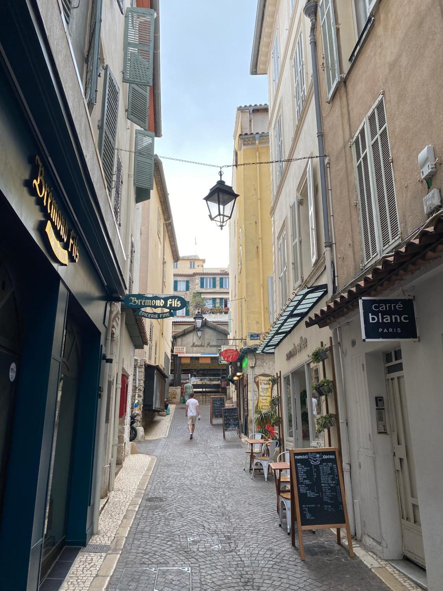 Apartment Le Guillaumont - Amazing 2-bedroom In The Old Town -stayinantibes Antibes