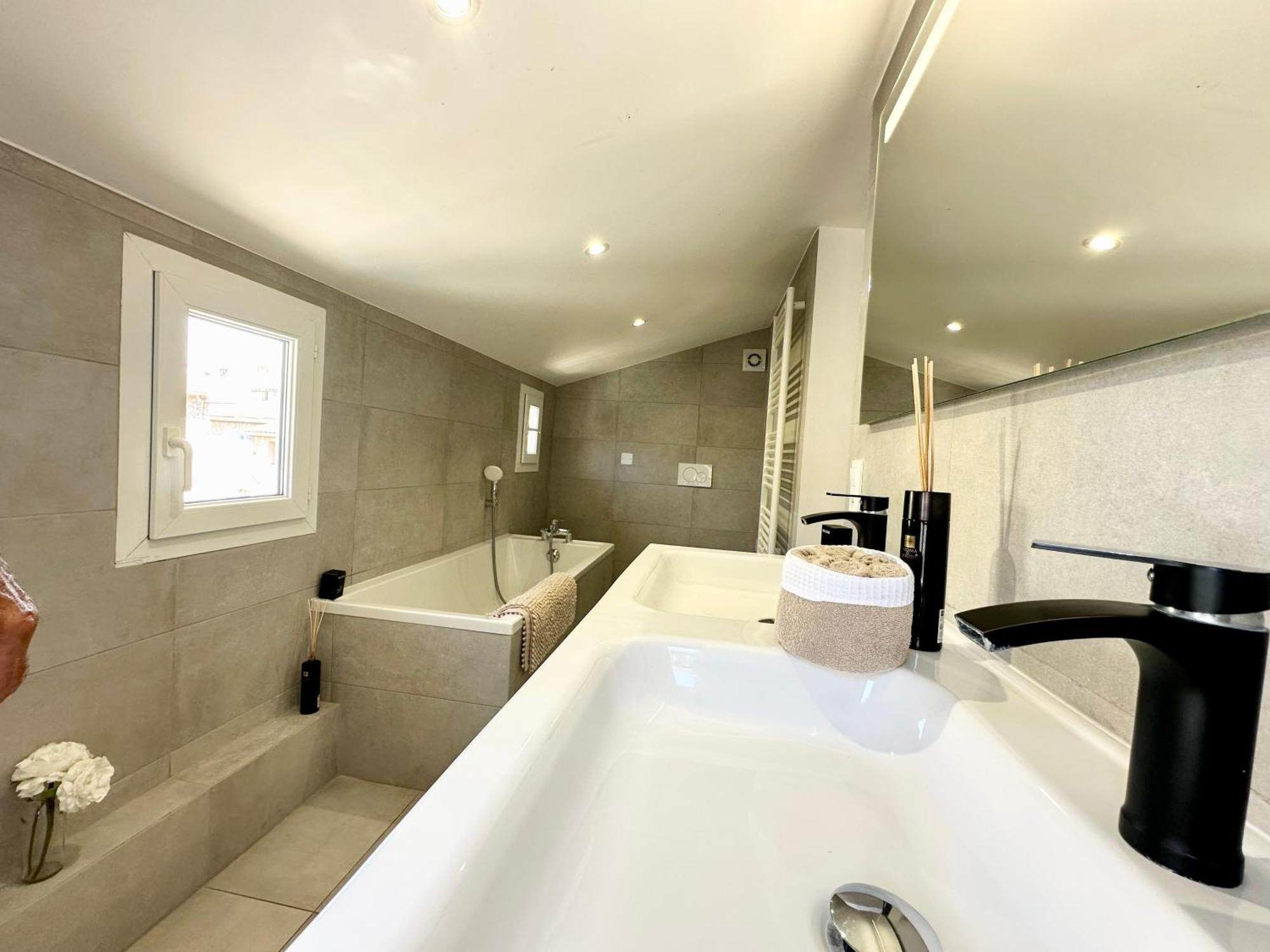 Gorgeous Brand New 2 Bedrooms Apartamento