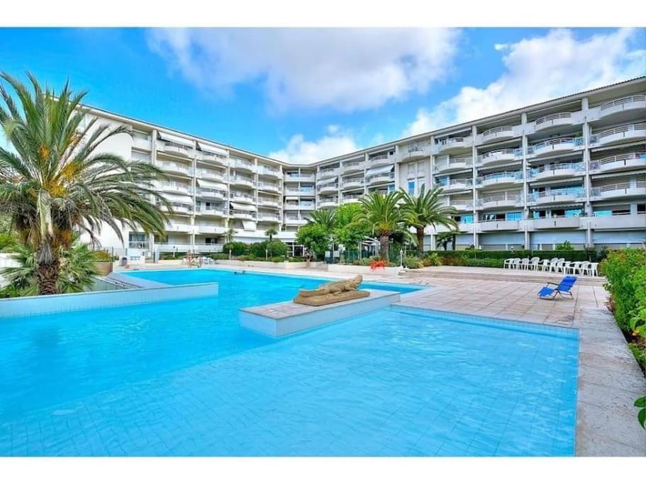 Terrasse Piscine Et Acces Antibes