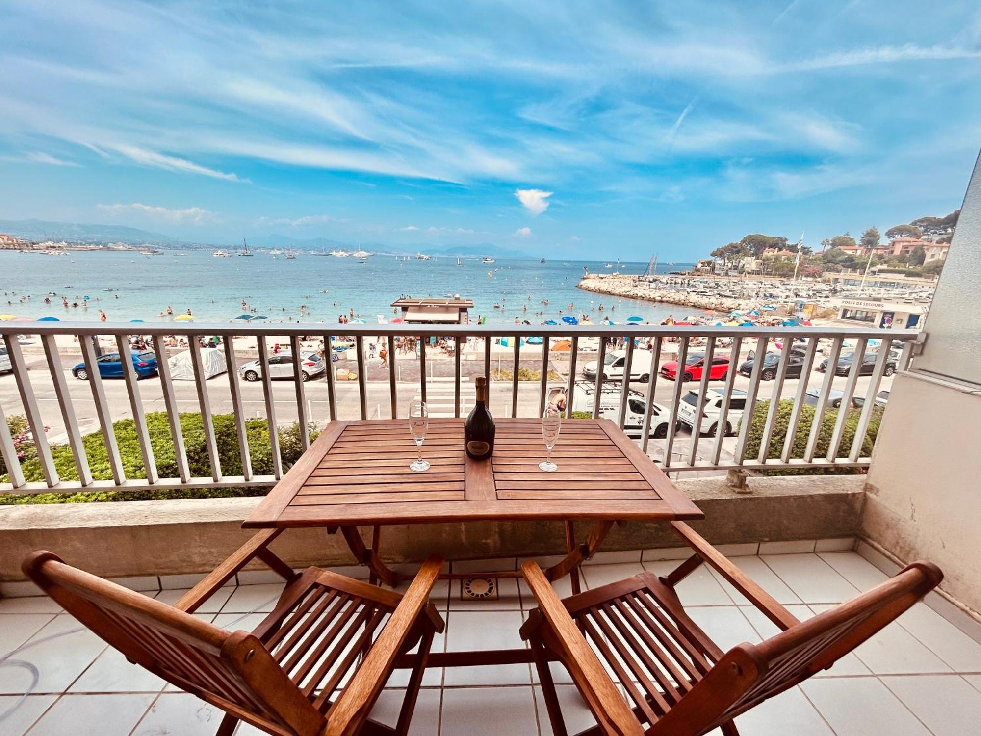 Apartamento Seaside Serenity - - Beachfront -