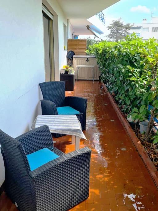 Avec Terrasse, Piscine Et Garage A 400m Antibes