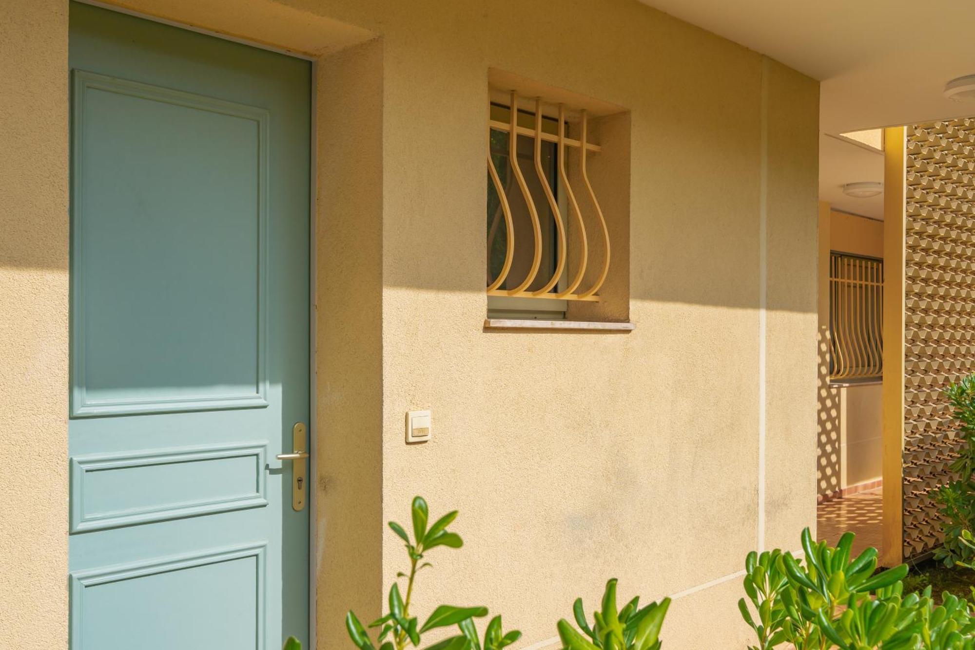 Apartment Les 15 Pins & La -your Getaway Near Sea & *