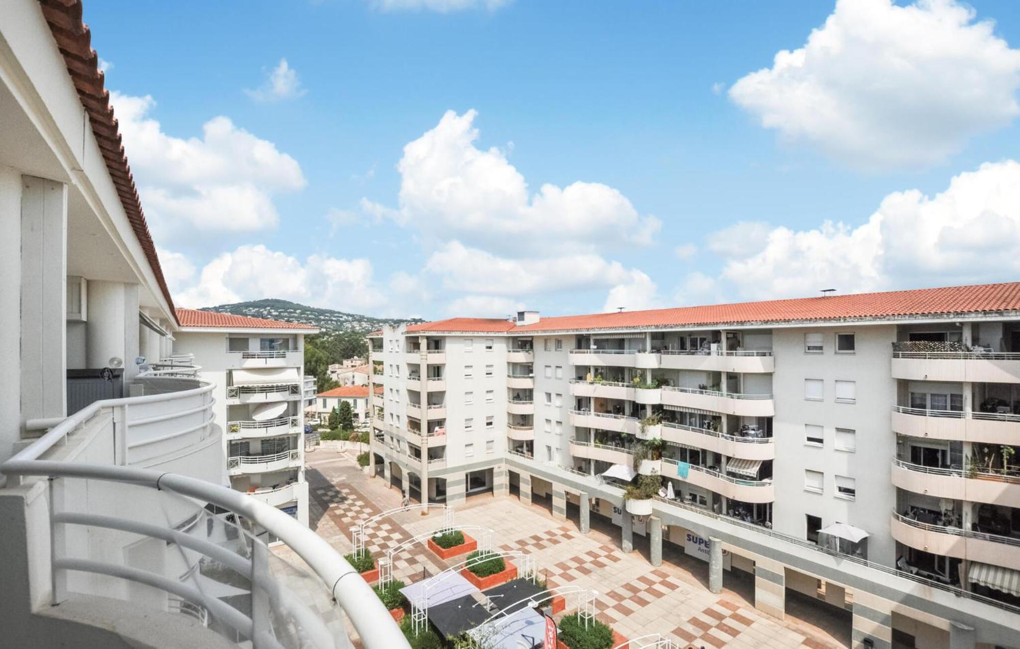 Apartment 1 Bedroom Stunning In *