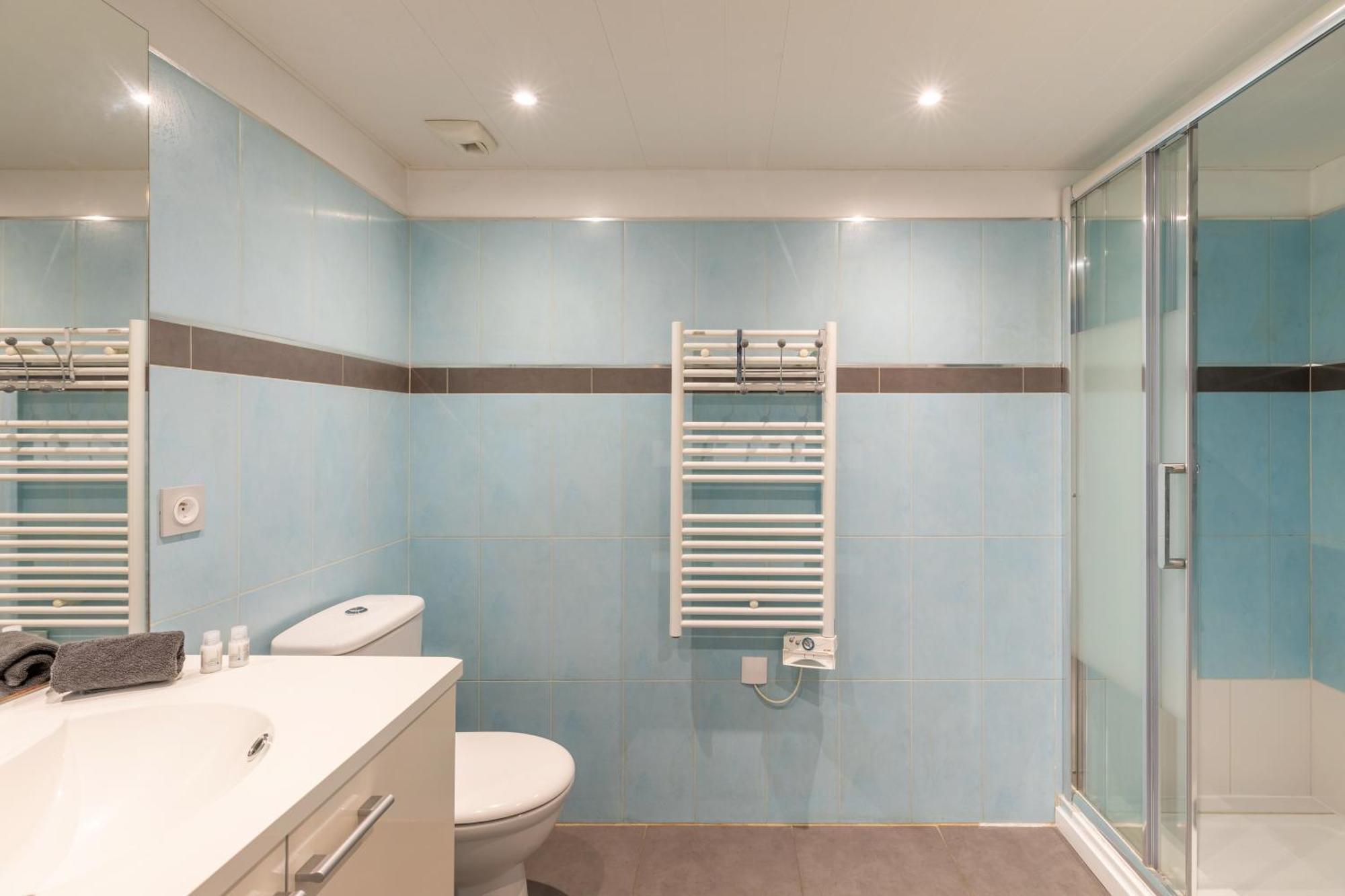 Appartement Le Printemps, Centre Juan Les Pins , 100m Des Plages, 70m De La Gare De Juan Les Pins Antibes