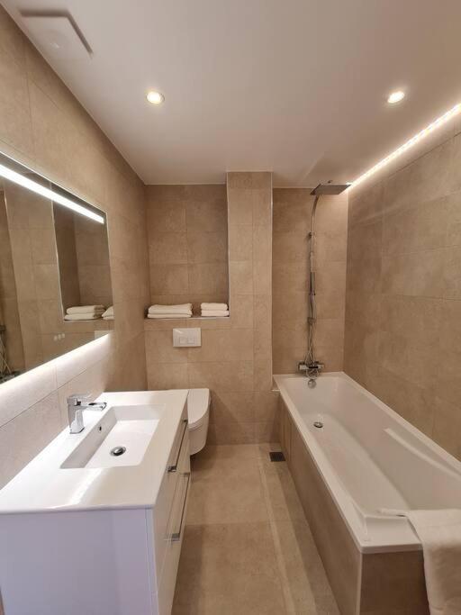 Apartment Superbe 3 Pieces Renove Au Coeur Du Cap D'antibes