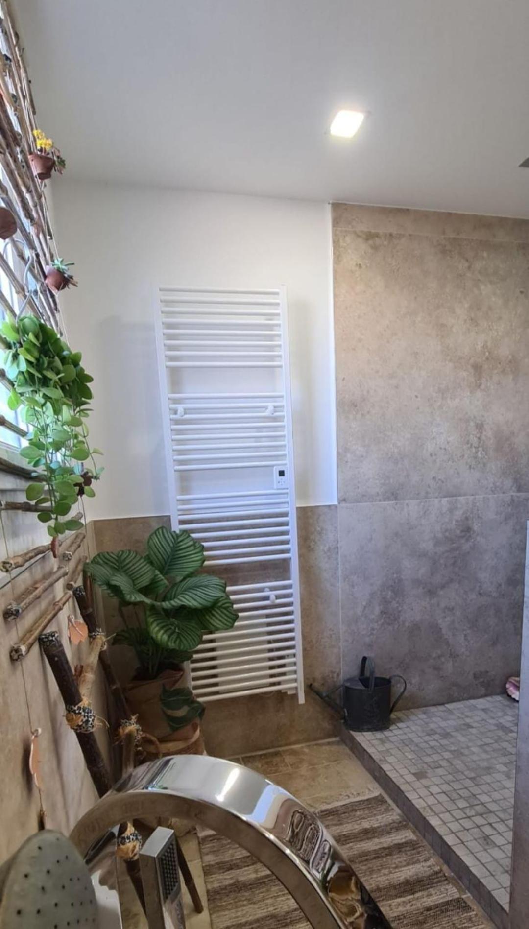 Beautiful Sea View, Quiet In Agricultural Villa Antibes