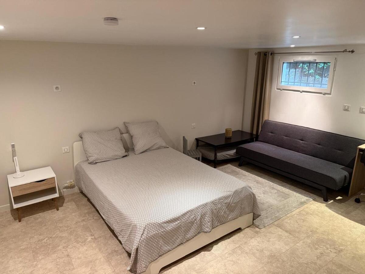 Holiday home Maison Avec Jardin Privatif, 4 Chambres, Calme Dans Avec Piscine Antibes