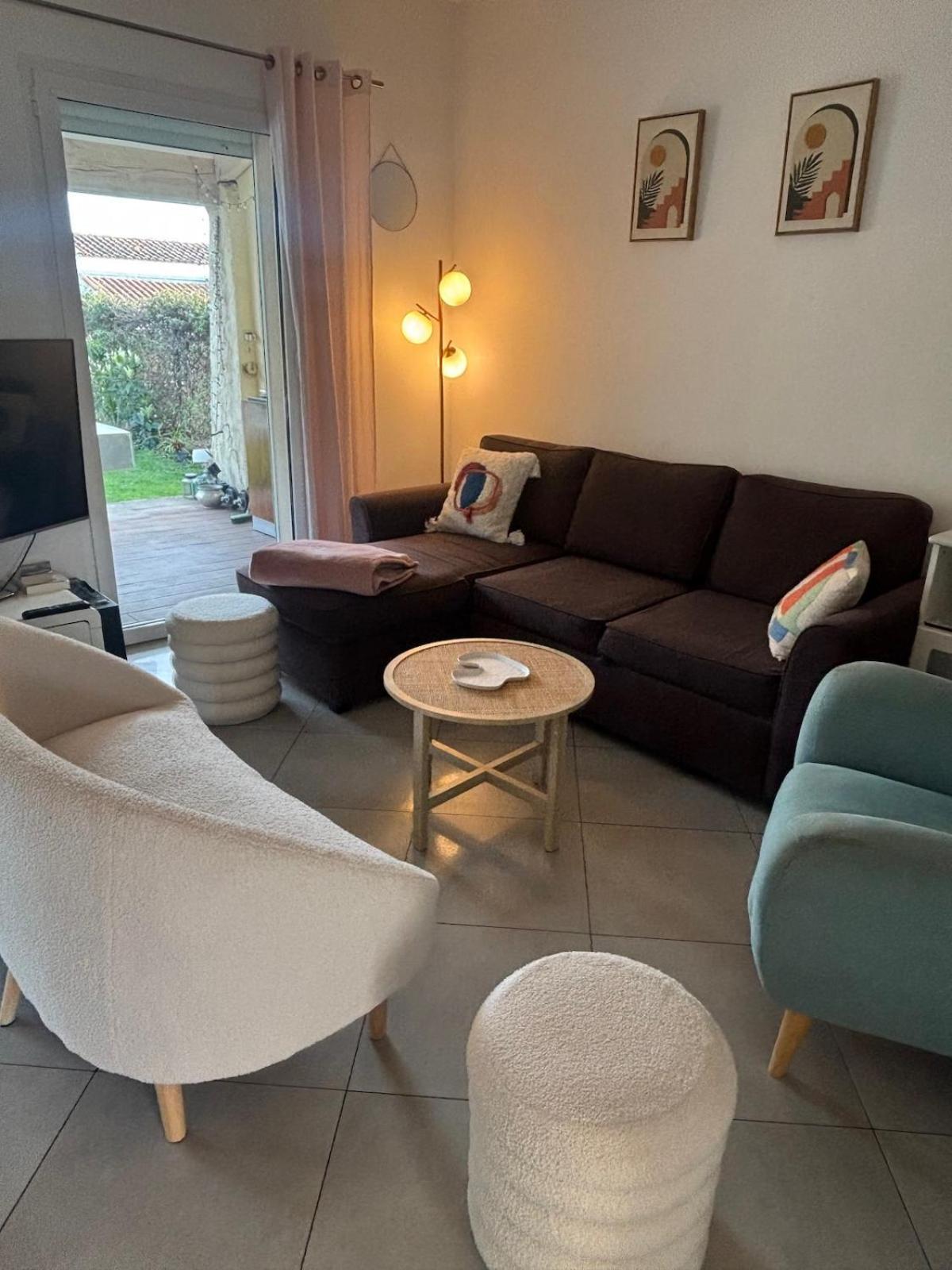 Holiday home Maison Avec Jardin Privatif, 4 Chambres, Calme Dans Avec Piscine Antibes