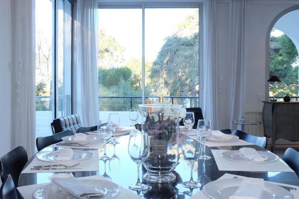 Beautiful 5 Bedroom With Direct Sea View Villa