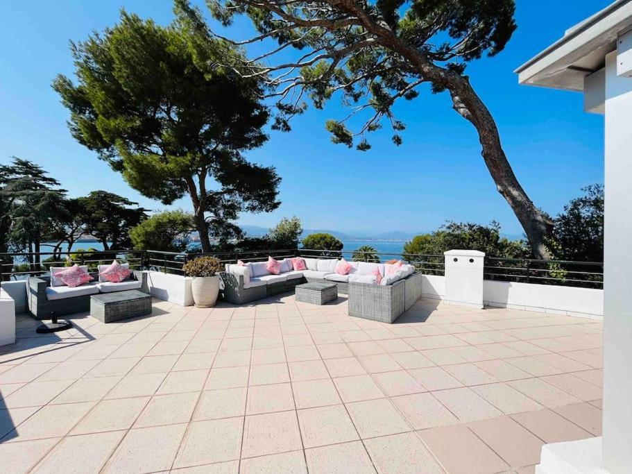 Beautiful 5 Bedroom With Direct Sea View *