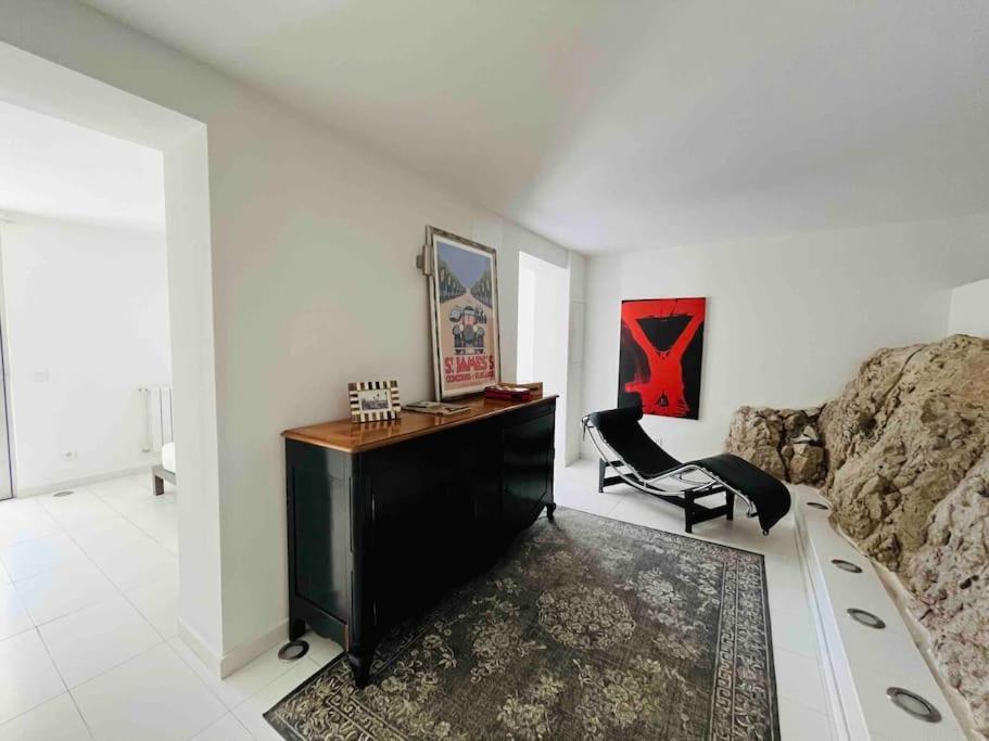 Beautiful 5 Bedroom With Direct Sea View Villa