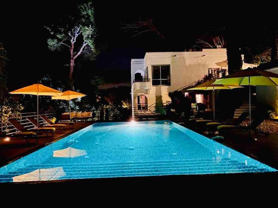 Beautiful 5 Bedroom With Direct Sea View *