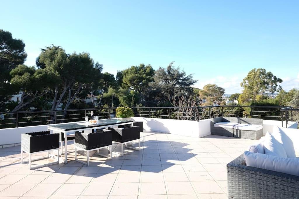 Beautiful 5 Bedroom With Direct Sea View