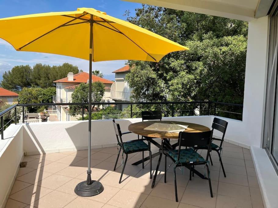 Beautiful 5 Bedroom With Direct Sea View *