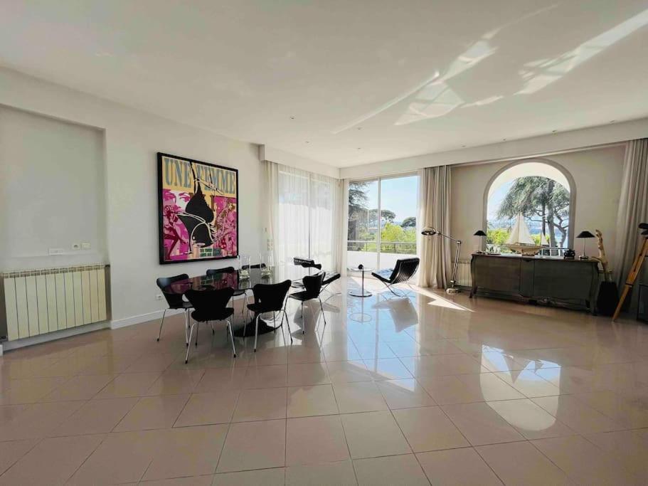 Beautiful 5 Bedroom With Direct Sea View Villa