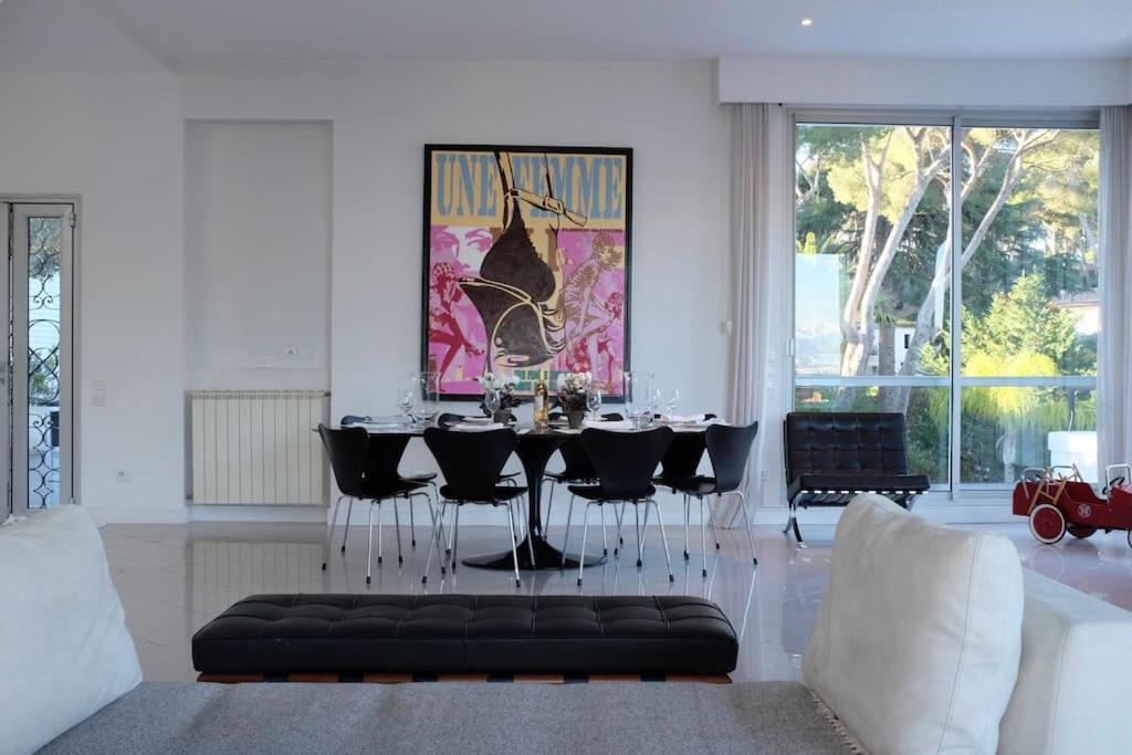 Beautiful 5 Bedroom With Direct Sea View *