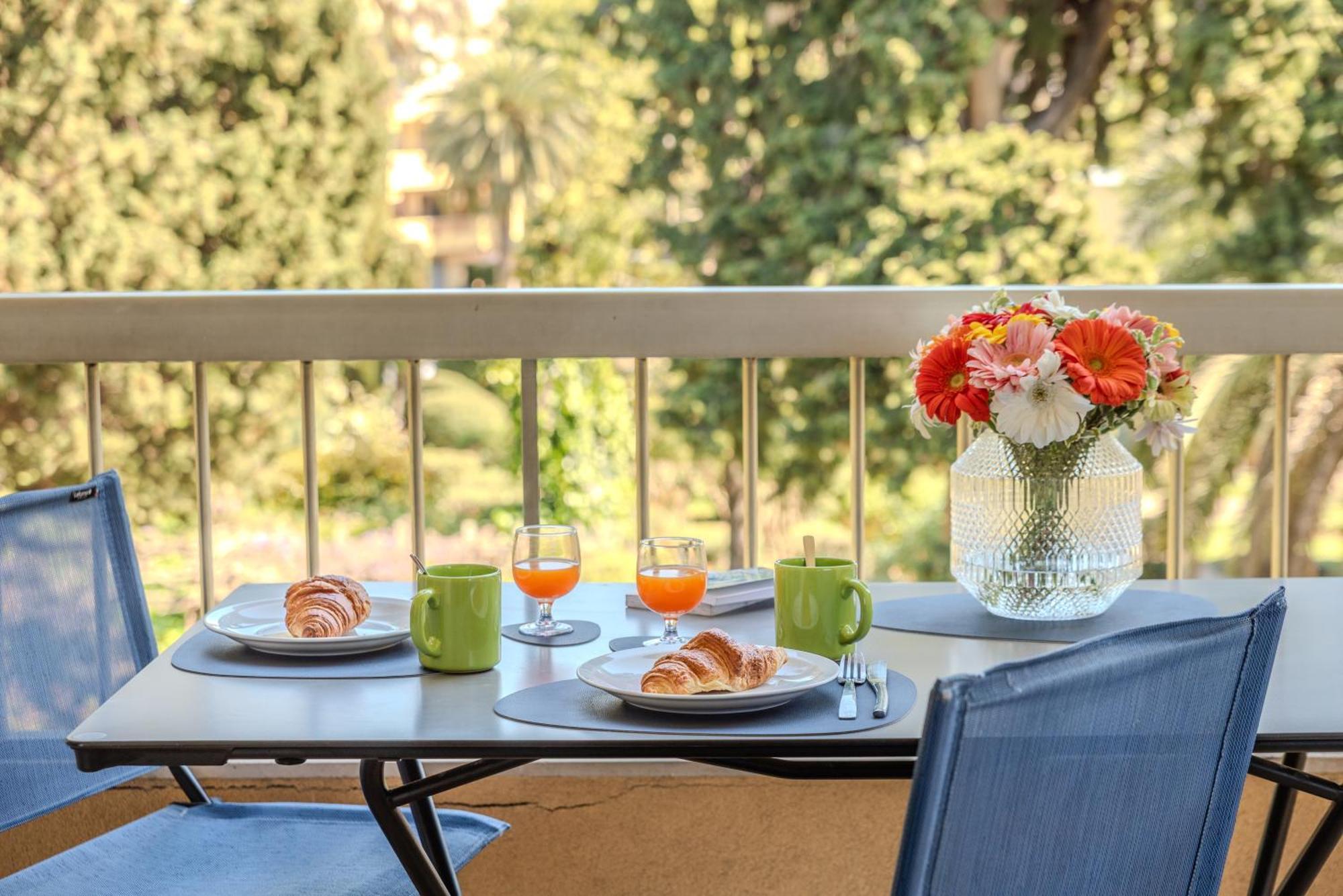 Apartment Les 15 Pins & La -your Getaway Near Sea & Antibes
