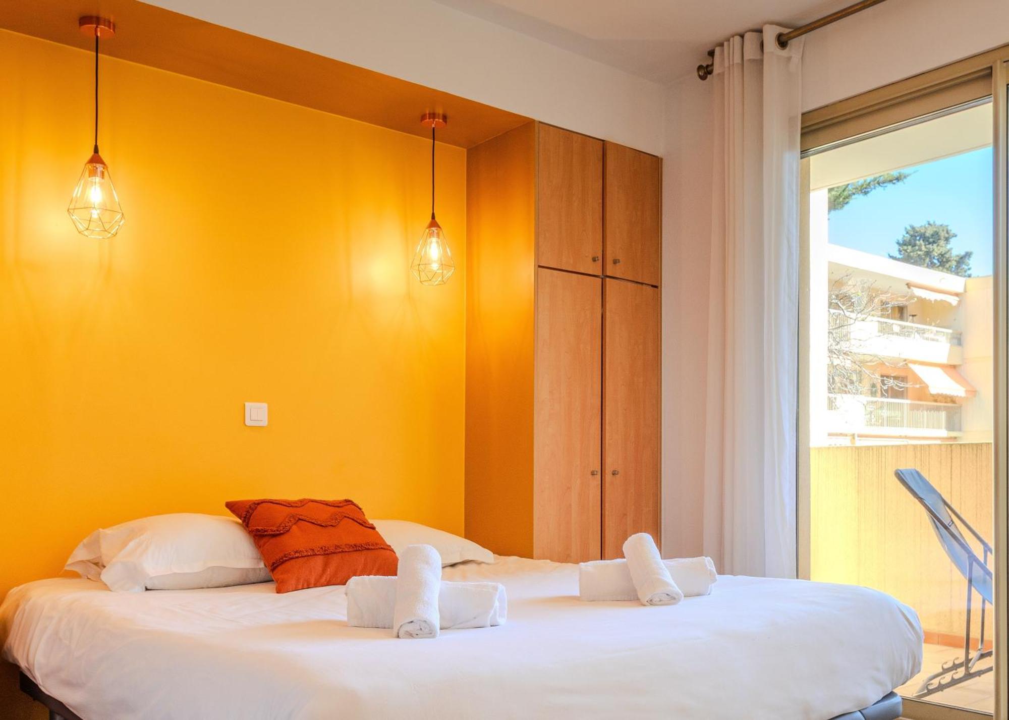 Apartment Les 15 Pins & La -your Getaway Near Sea & *