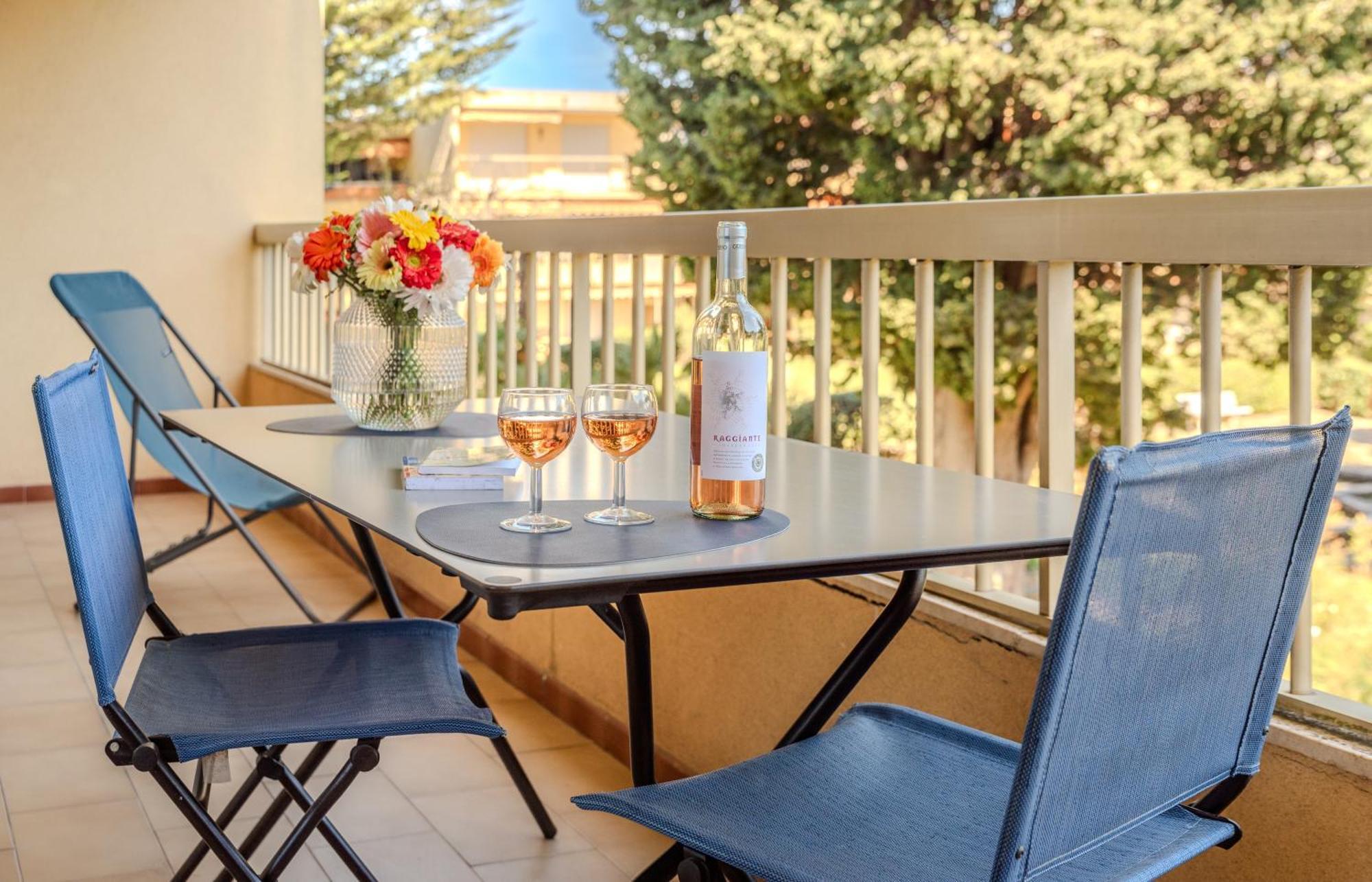 Apartment Les 15 Pins & La -your Getaway Near Sea &