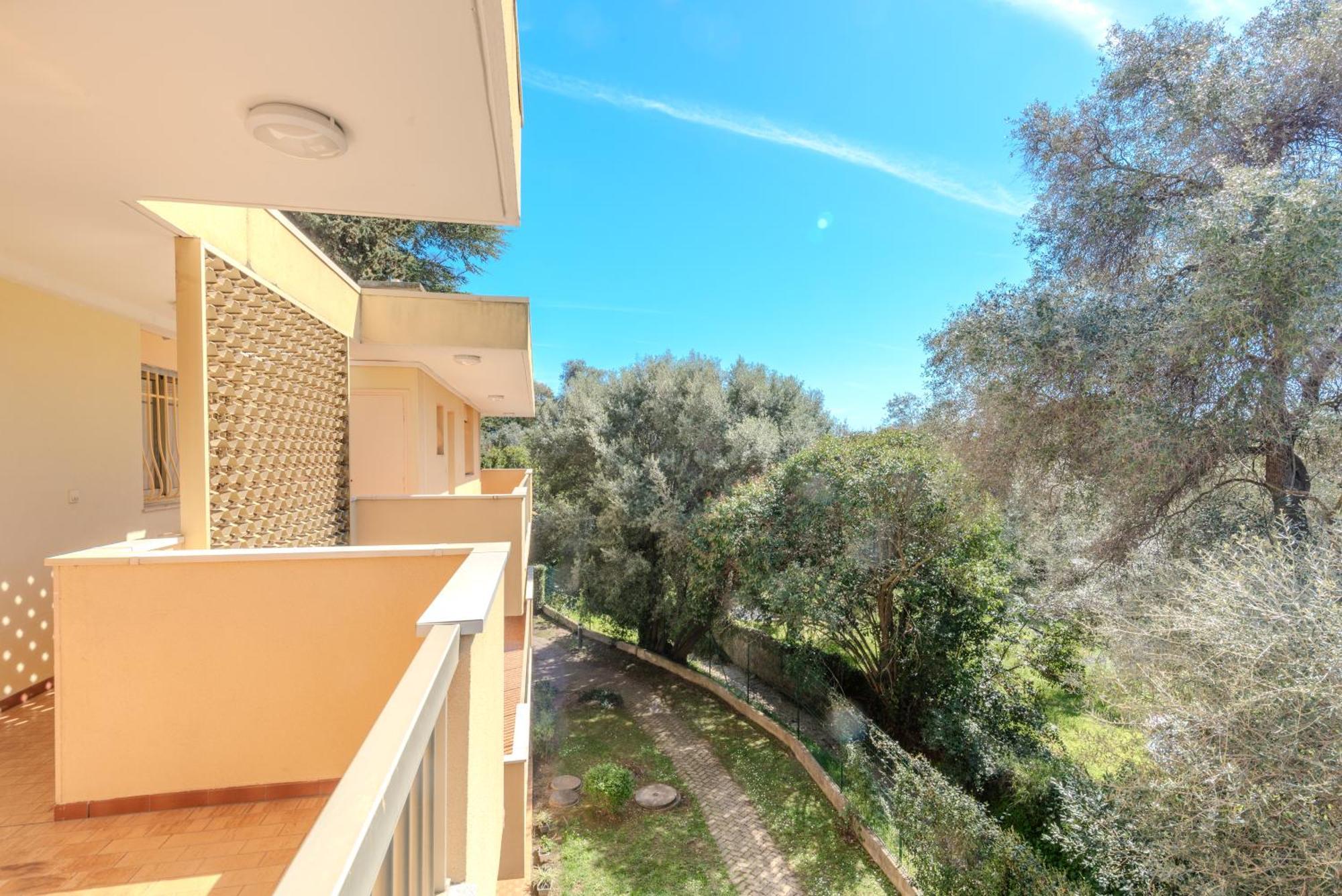 Apartment Les 15 Pins & La -your Getaway Near Sea & *