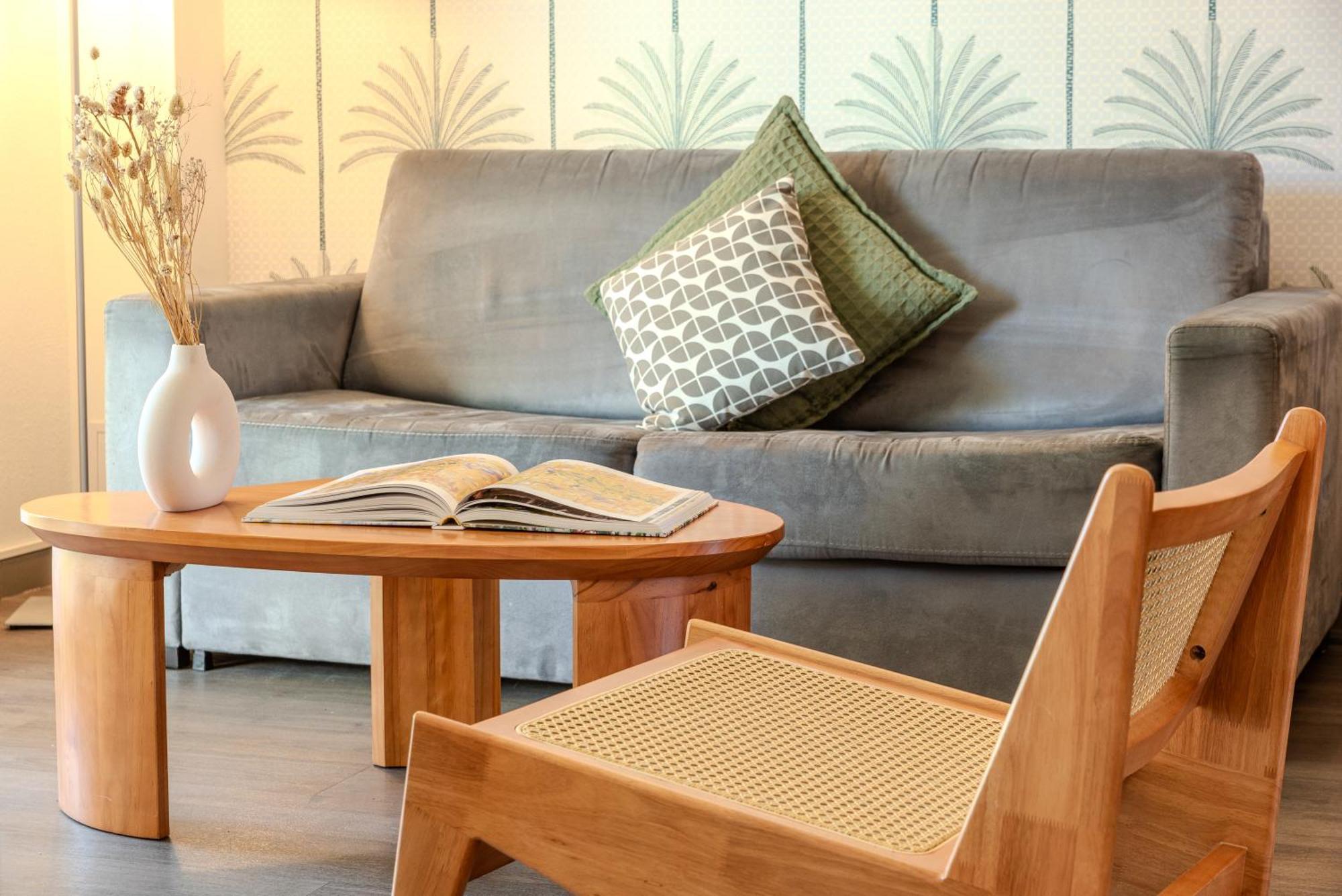 Les 15 Pins & La -your Getaway Near Sea & Apartment Antibes
