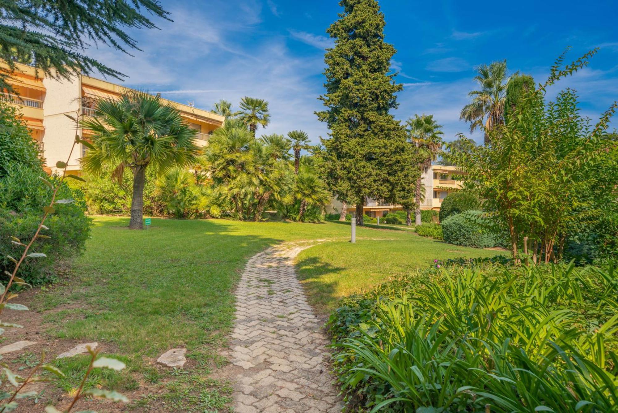 Apartment Les 15 Pins & La -your Getaway Near Sea & Antibes