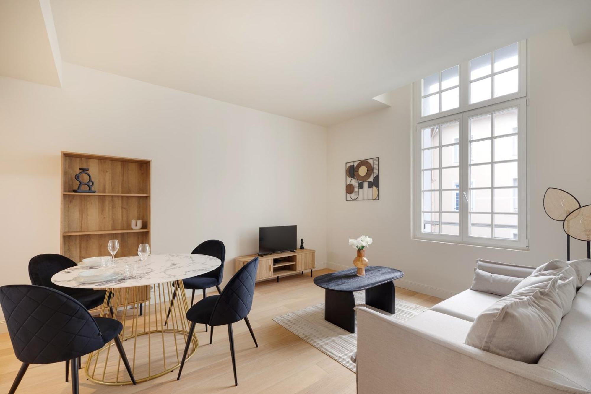 Apartment Place De Gaulle - Welkeys Antibes