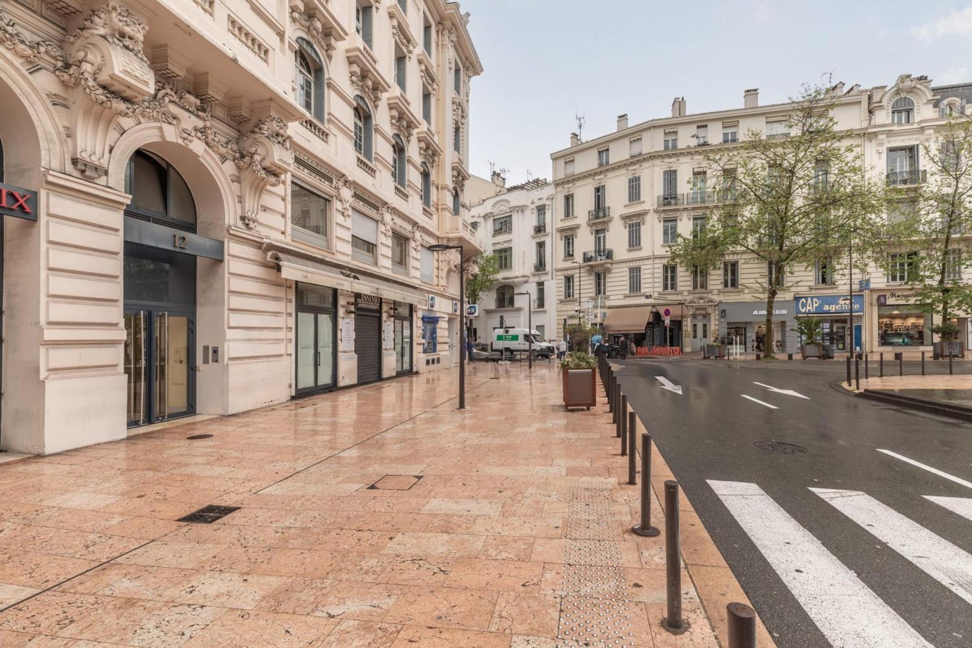 Apartment Place De Gaulle - Welkeys Antibes