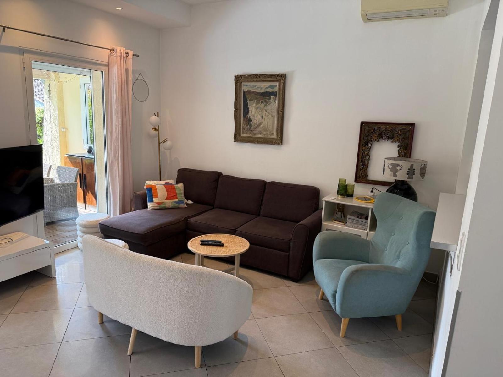 Maison Avec Jardin Privatif, 4 Chambres, Calme Dans Avec Piscine * Antibes