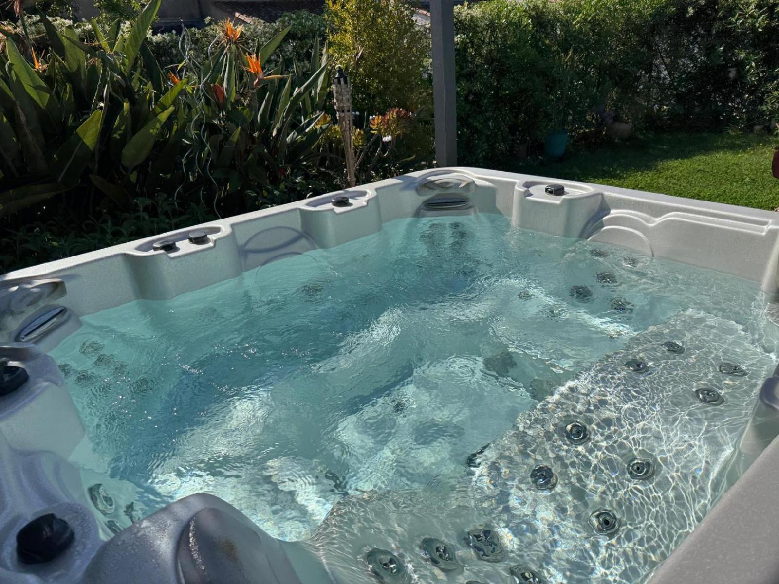 Holiday home Maison Avec Jardin Privatif, 4 Chambres, Calme Dans Avec Piscine