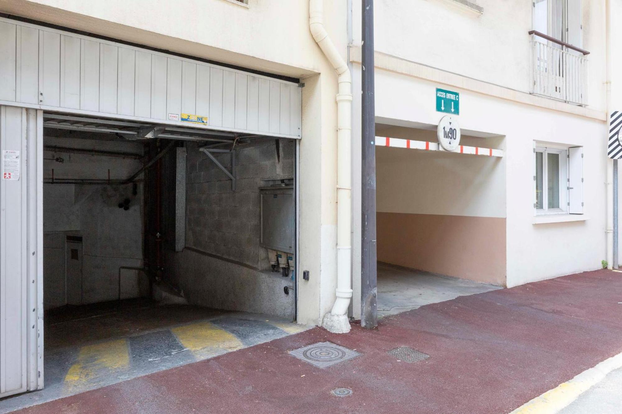 Center Of Spacious 2 Bedroom Flat With Terrace And Air Conditioning Apartment Antibes