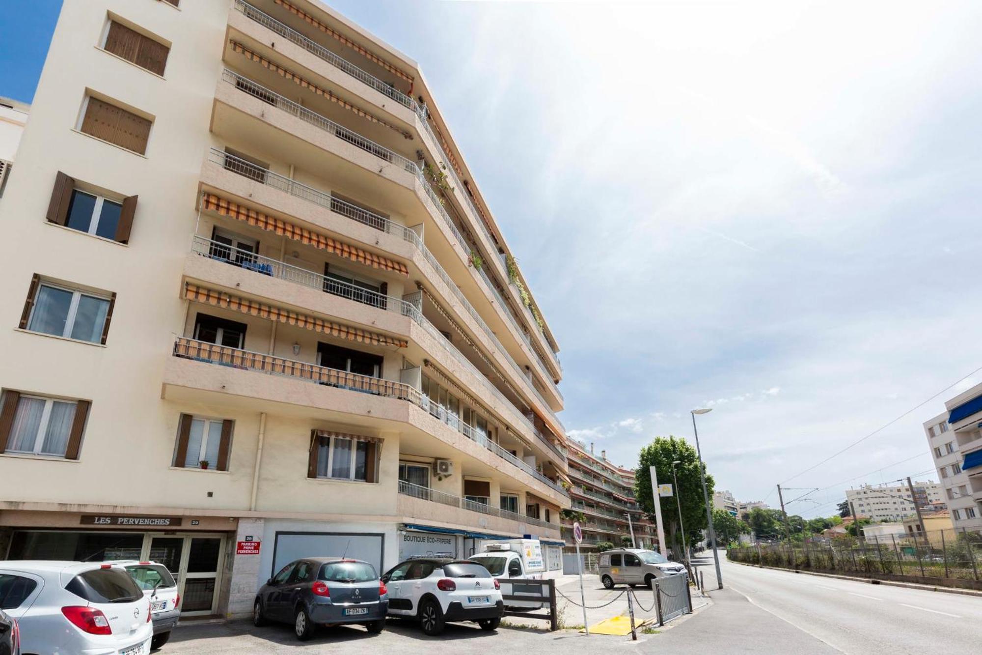 Center Of Spacious 2 Bedroom Flat With Terrace And Air Conditioning Apartment *
