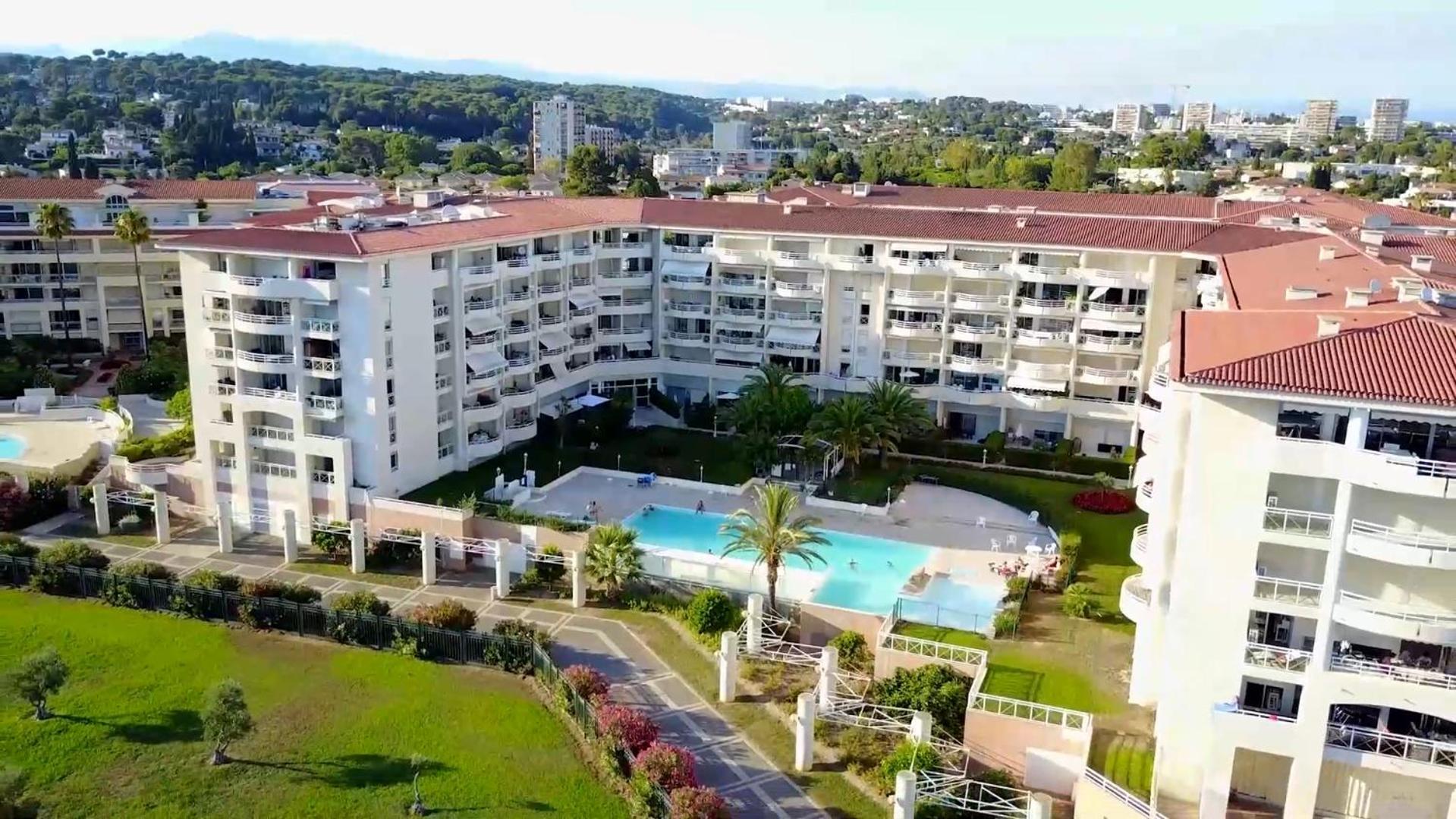 Terrasse Piscine Et Acces Antibes