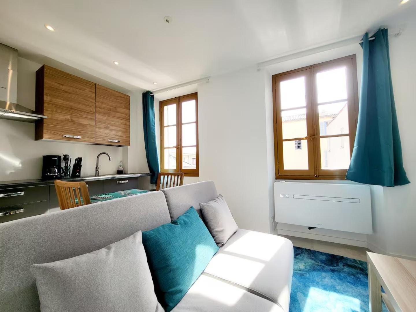 Les Marc - 5 Dans Le Vieil Appartement Antibes