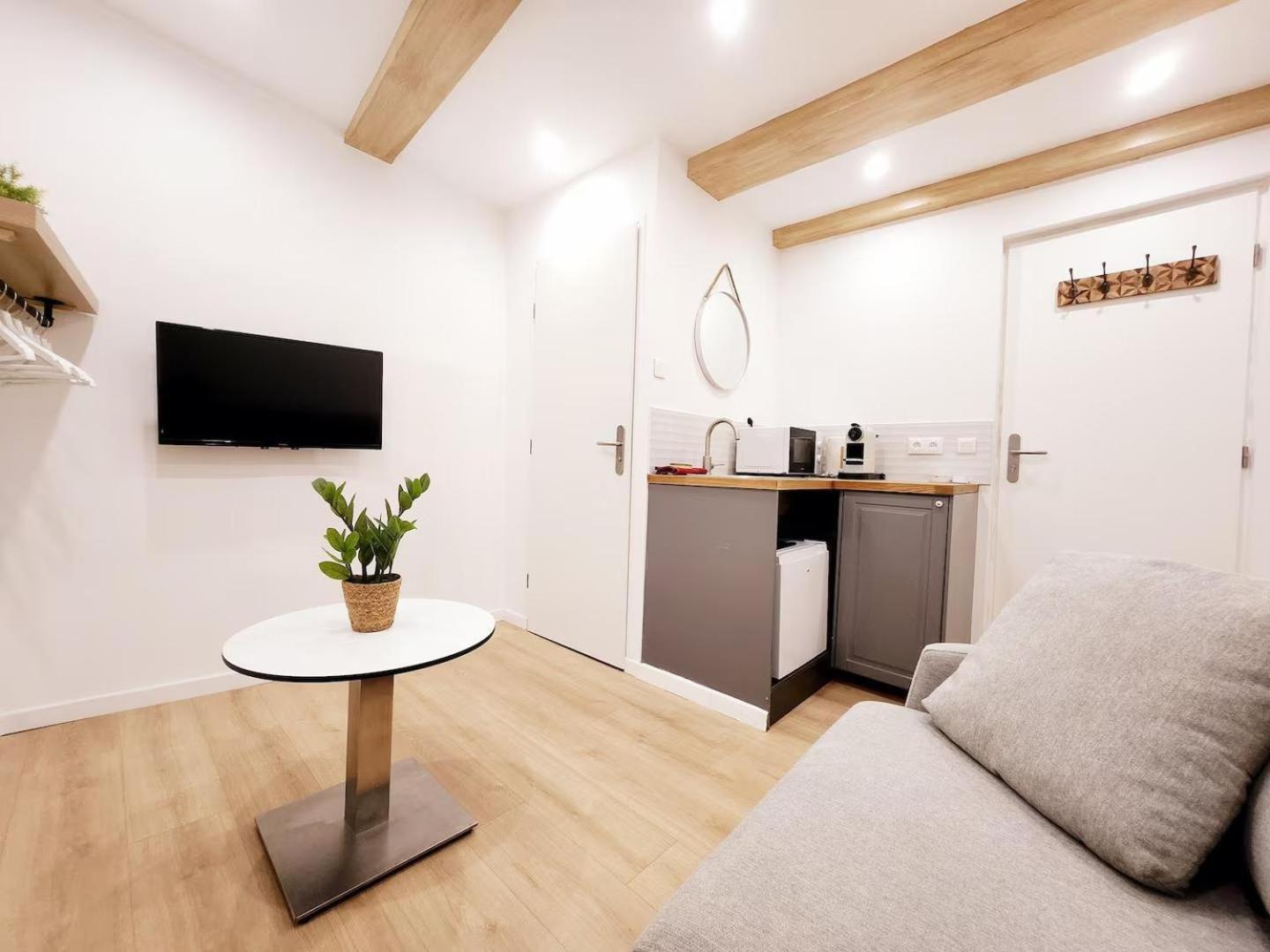 Les Haciendas - 5 Dans Le Viel Appartement *