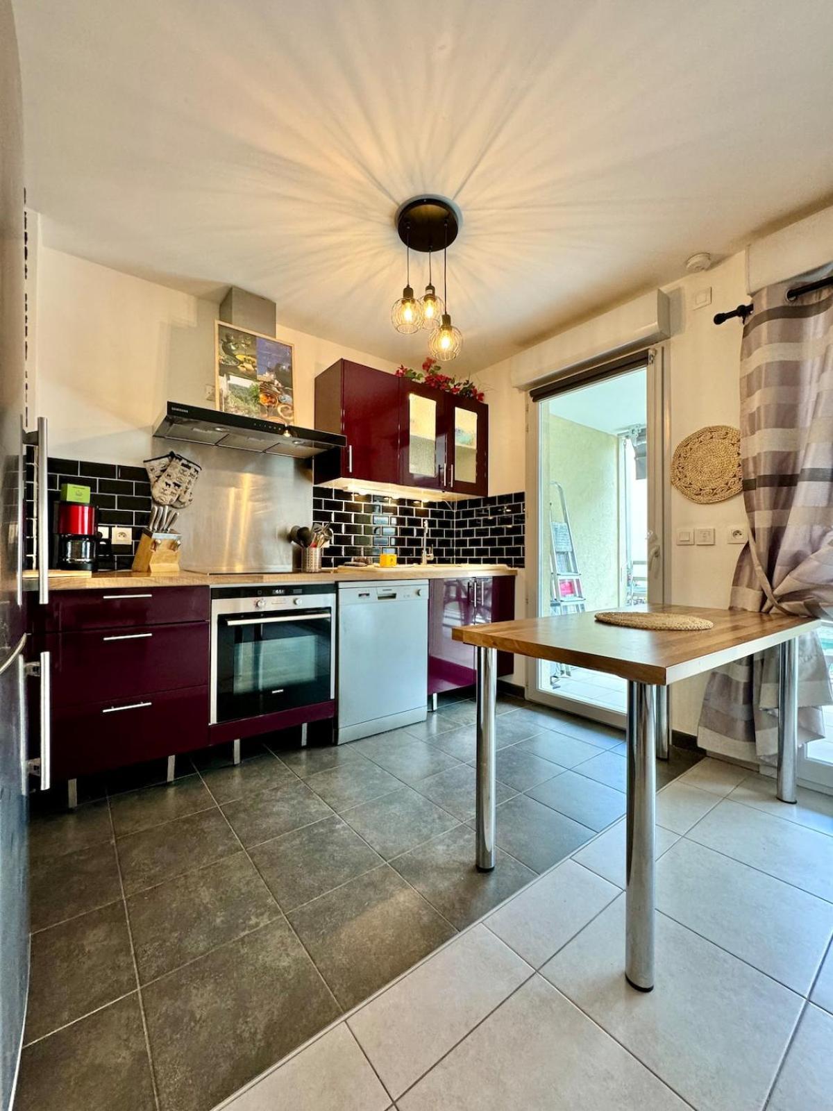 Apartment Mickael - De Standing 4 Prs - A 300m