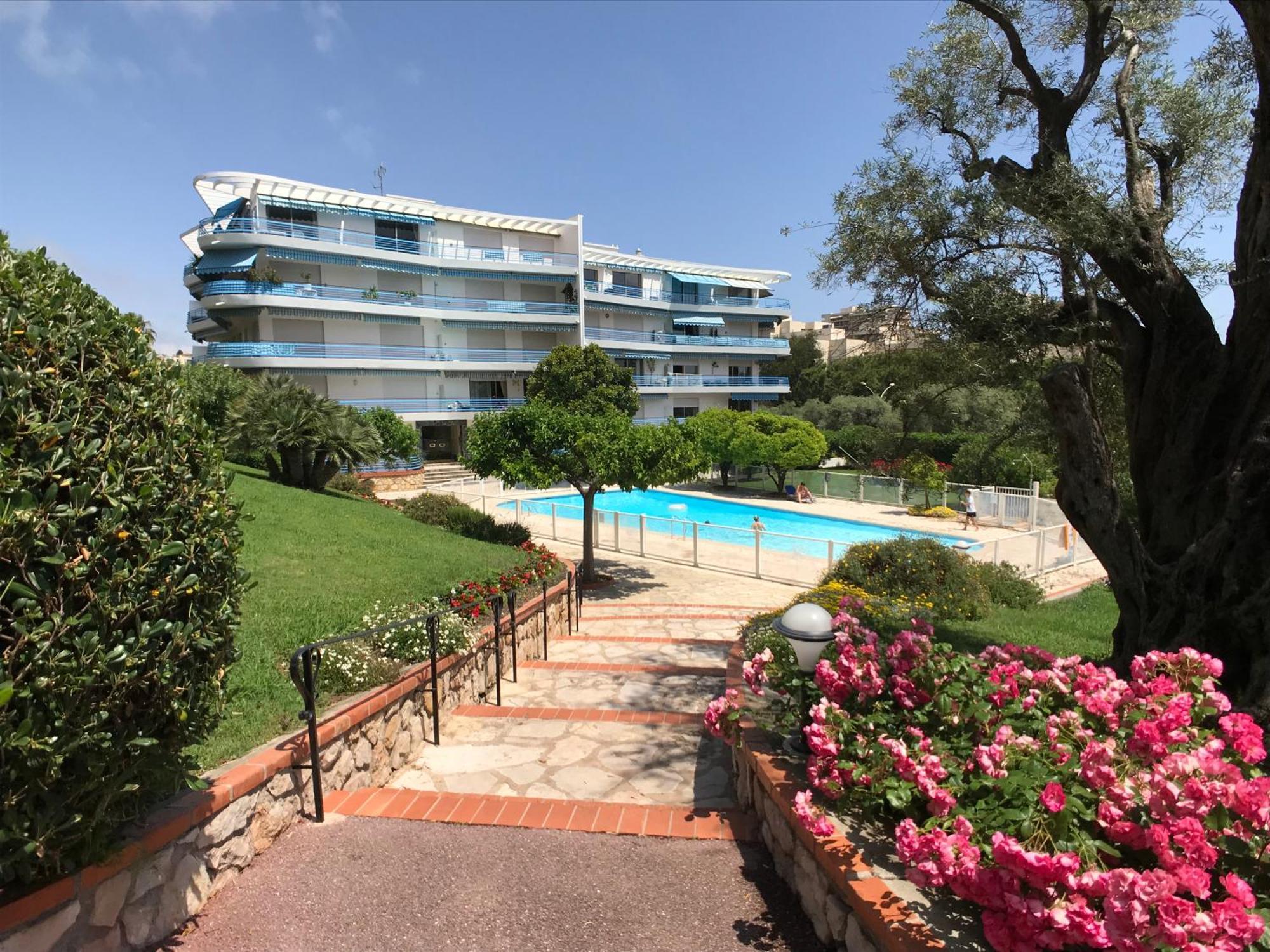 Spacious 3 Bed App With Pool 5min To Jlp Ideal For 2 Families Or 8 People Apartment Juan-les-Pins