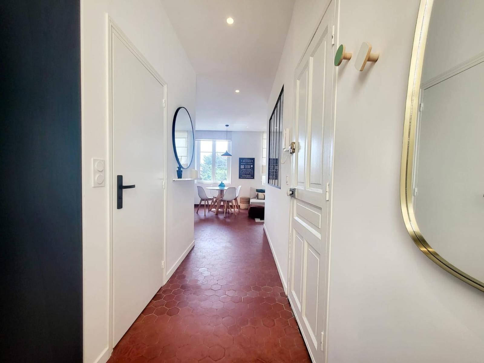 L'isnard 2 - T2 Climatise Dans Le Vieil Appartement