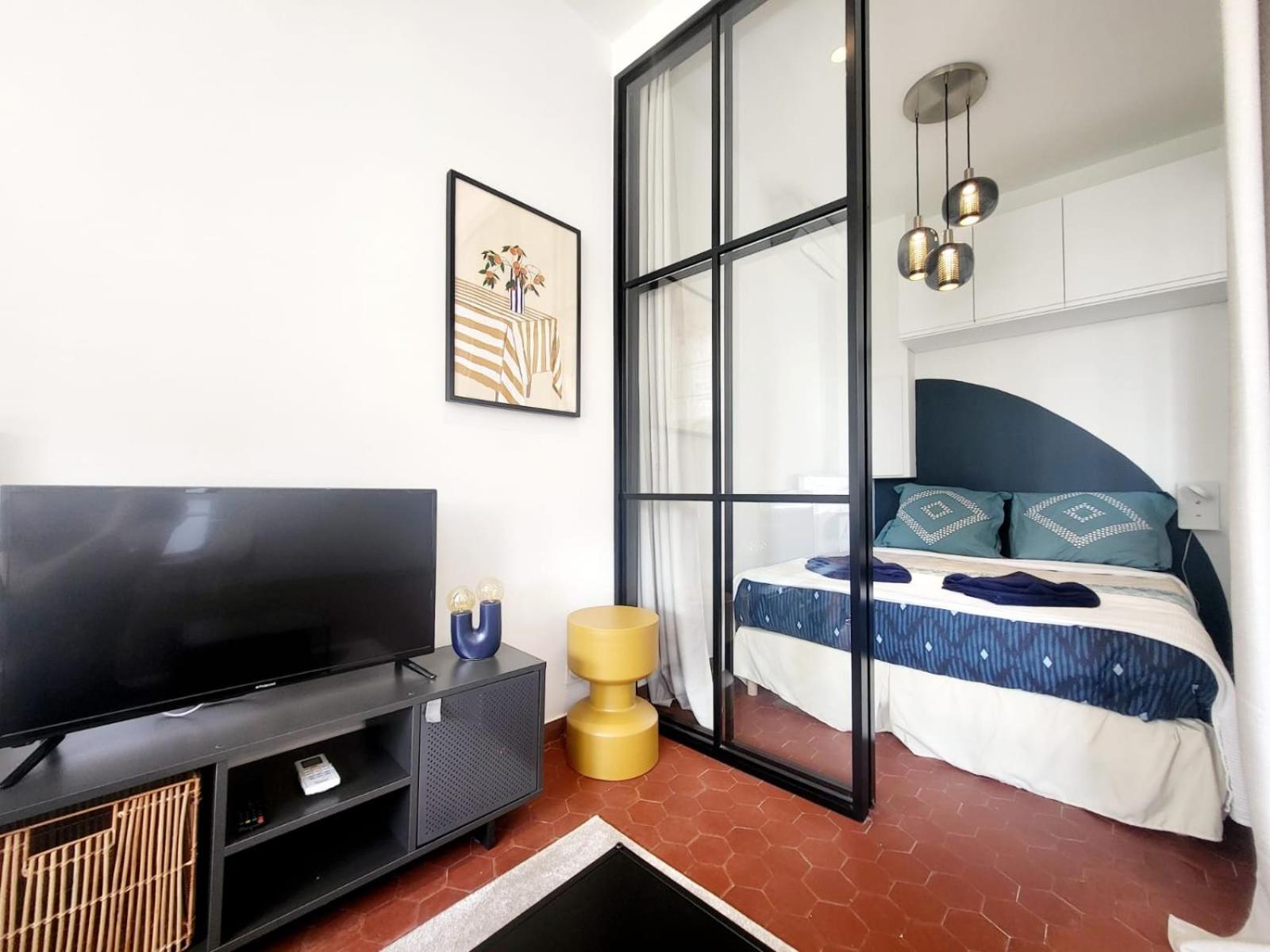 L'isnard 2 - T2 Climatise Dans Le Vieil Appartement Antibes